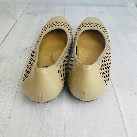 Vaneli Womens Scallop Cap Toe Patent Leather Perforated Beige Ballet Flat Sz 7 M - Picture 6 of 8